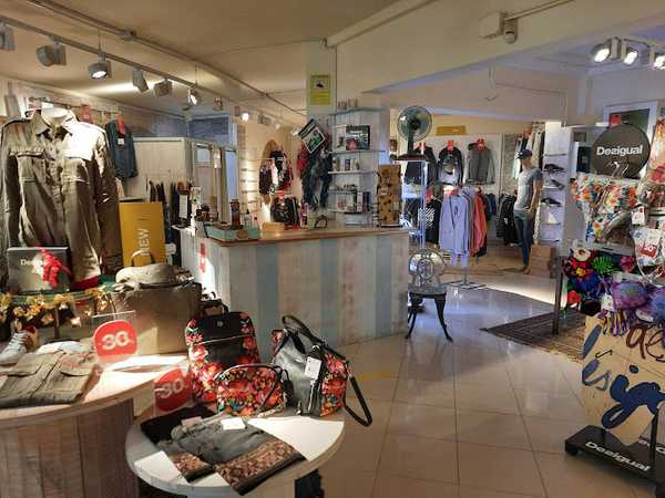 Fotografia tomada fuera de Desigual - Tienda de ropa en Costa Calma, Las Palmas