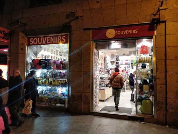 Fotografia tomada fuera de Sol Souvenirs - Tienda de regalos en Madrid, Madrid