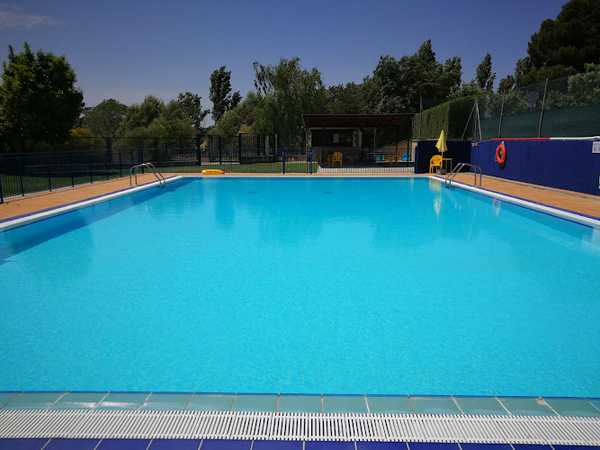 Fotografia tomada fuera de Polideportivo Aizpea - sitios de interés en Mañeru, Navarra