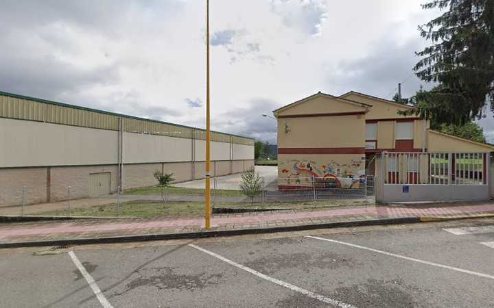 Fotografia tomada fuera de Pabellón Municipal de Noceda del Bierzo - Centro deportivo en ES, León