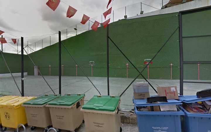 Fotografia tomada fuera de Frontón Público Municipal de Artajona. - Polideportivo en Artajona, Navarra
