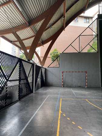 Fotografia tomada fuera de Frontón de Aperribai - Centro deportivo en Agirre-Aperribai, Vizcaya
