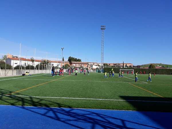 Fotografia tomada fuera de CAMPO DE DEPORTES “RODRIGO NAVARRO” de Argés. - Campo de fútbol en Argés, Toledo