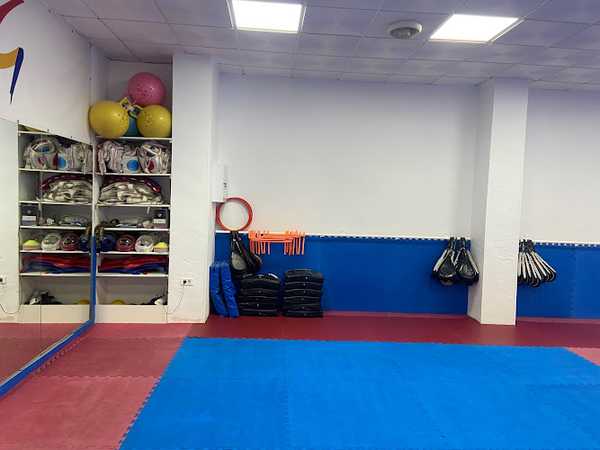 Fotografia tomada fuera de Club Deportivo Granjo - Centro deportivo en L'Alcora, Castellón