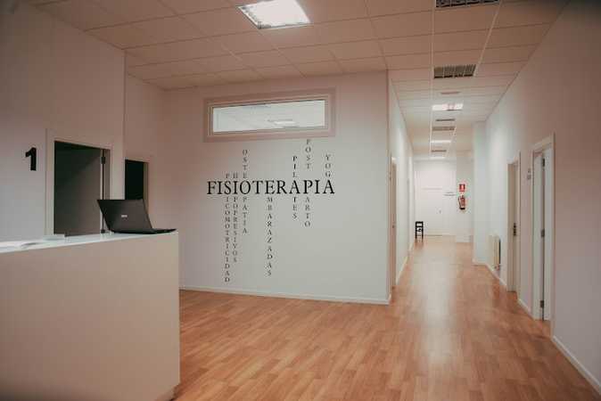 Fotografia tomada fuera de AURA Carballo - Clínica de fisioterapia en Carballo, A Coruña