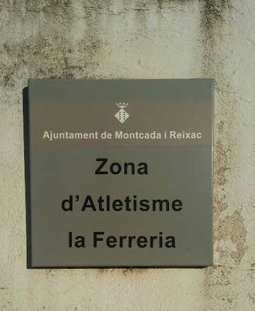 Fotografia tomada fuera de Zona d'atletisme La Ferreria - Pista de atletismo en Montcada i Reixac, Barcelona