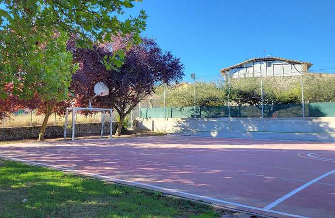 Fotografia tomada fuera de La Pista - Centro de recreo en Olmos de Atapuerca, Burgos