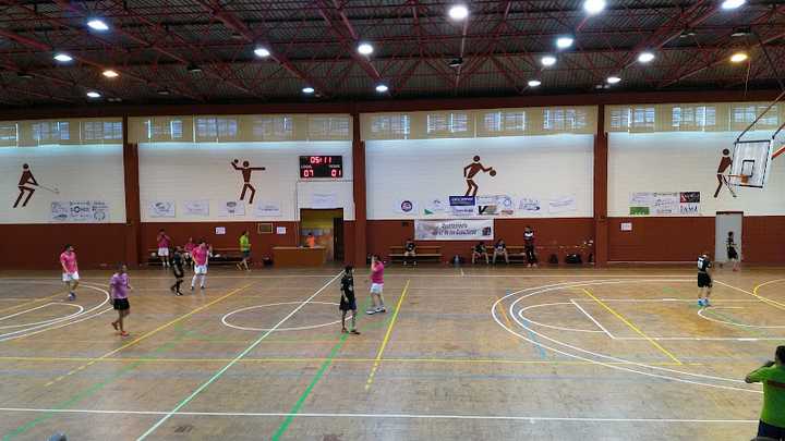 Fotografia tomada fuera de Pabellon Municipal De Deportes Francisco José Rivera Montero - Sports complex en Jerez de los Caballeros, Badajoz