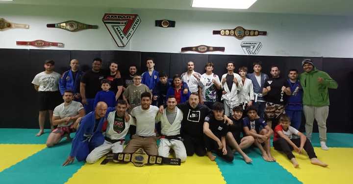 Fotografia tomada fuera de Ambar team de MMA y Jiu-jitsu , Capoeira D' mare Benavente - Club deportivo en Benavente, Zamora