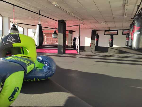 Fotografia tomada fuera de Escola de Boxeo Arkham - Escuela de boxeo en Cangas, Pontevedra