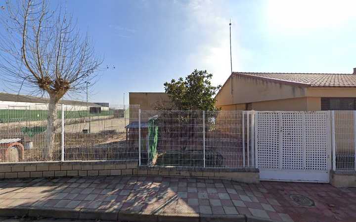 Fotografia tomada fuera de Polideportivo Municipal de Arcicóllar. - Polideportivo en Arcicóllar, Toledo