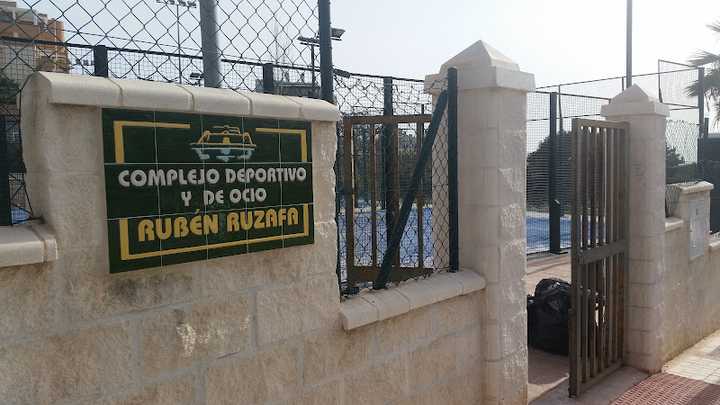 Fotografia tomada fuera de Complejo deportivo y de ocio Rubén Ruzafa - Centro deportivo en Rincón de la Victoria, Málaga