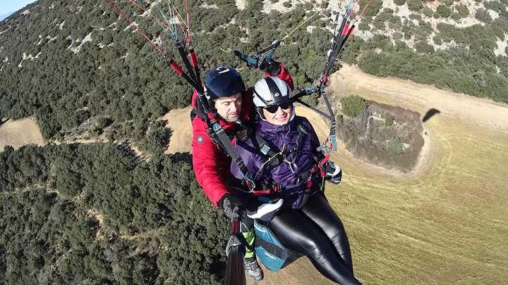 Fotografia tomada fuera de Parapente Fácil - Centro de deportes de aventura en Mollerussa, Lérida