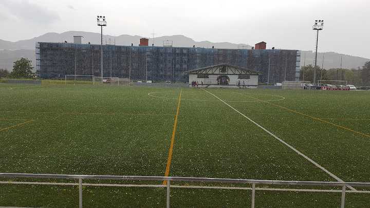 Fotografia tomada fuera de El Mortuero - Campo de fútbol en Las Carreras, Vizcaya