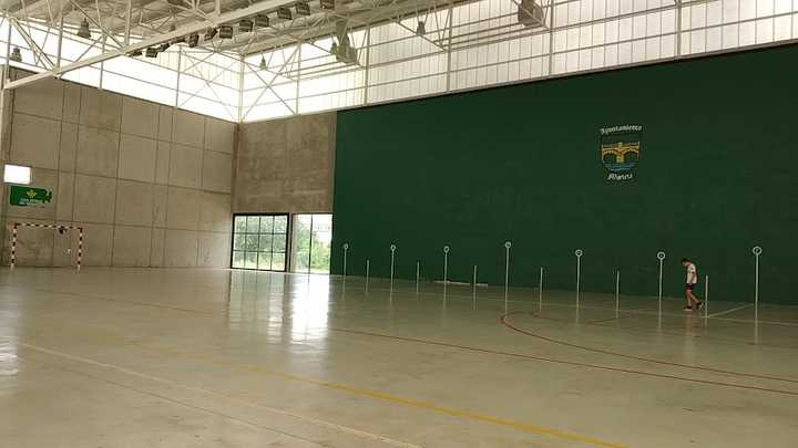 Fotografia tomada fuera de Polideportivo Comarcal de Murieta - Polideportivo en Murieta, Navarra