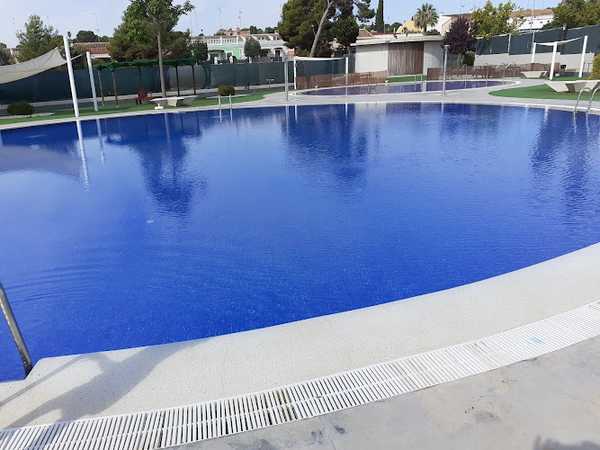 Fotografia tomada fuera de Piscina Municipal - Piscina en Rocafort, Valencia