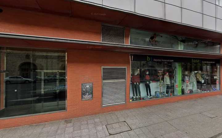 Fotografia tomada fuera de Base - Tienda de deportes en Burgos, Burgos