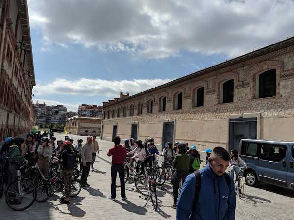 Fotografia tomada fuera de Mobeo. (Sede Matadero Madrid) - Servicio de alquiler de bicicletas en Madrid, Madrid