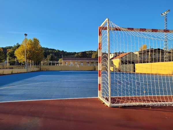 Fotografia tomada fuera de Polideportivo Municipal de Villalba de la Sierra - Polideportivo en Villalba de la Sierra, Cuenca