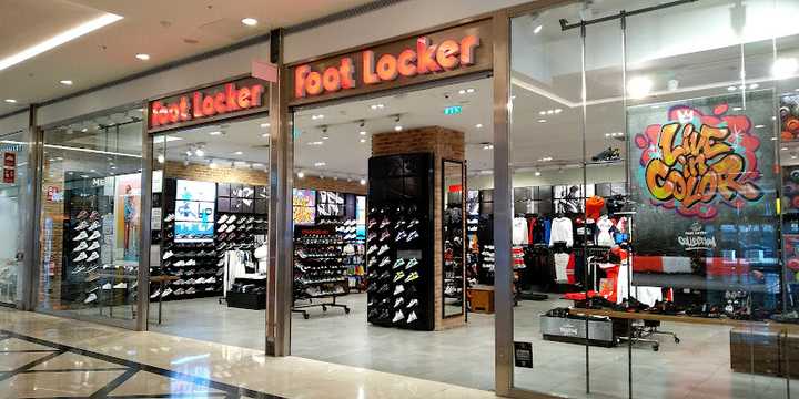 Fotografia tomada fuera de Foot Locker - Zapatería en Madrid, Madrid